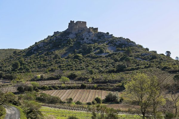 Which UK destinations offer the most engaging storytelling sessions about the British Civil War?