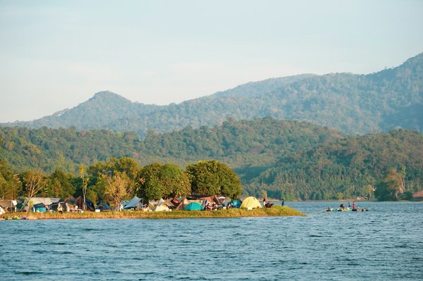 What are the best holiday rentals in the UK for attending jazz festivals?